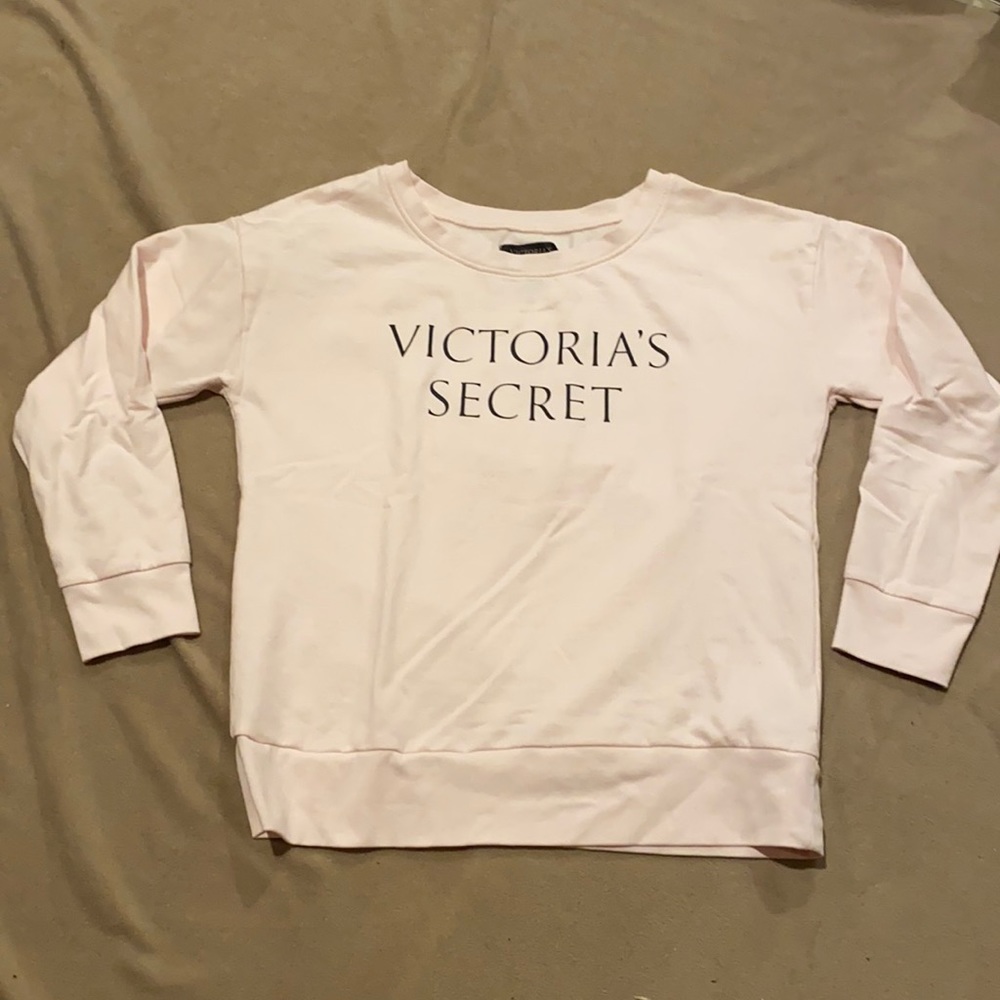 Victoria’s Secret Crew Sweatshirt, Size Medium, Lite Pink.  No tags but new.
